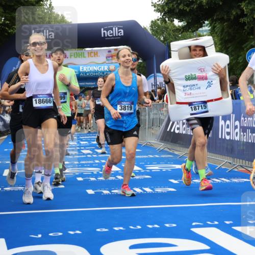 29.06.2025 - hella hamburg halbmarathon Strokosch-Dieckow http://msf.ph/oto/8342154 29.06.2025 10:53:37 Ziel 1030, 1061, 1098, 1499, 1502, 1783, 2058, 2070, 2082, 2518, 2630, 3399, 3819, 5399, 6628, 6762, 8335, 10549, 10895, 11588, 11589, 11604, 12632, 13865, 14702, 14818, 15061, 15113, 15441, 15497, 15856, 16092, 17482, 18143, 18450, 18514, 18612, 18666, 18715 meine-sportfotos.de