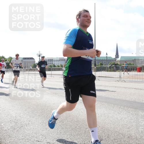 29.06.2025 - hella hamburg halbmarathon Lena Gebhardt http://msf.ph/oto/8342166 29.06.2025 10:00:43 Lombardsbrücke 11523, 13558, 1611, 18450, 1019, 1180, 1526, 1544, 1568, 1583, 1611, 1681, 2027, 2086, 2236, 2346, 2426, 2474, 2606, 2652, 2730, 2982, 3042, 3059, 3141, 3177, 3319, 3400, 3740, 3794, 3861, 3983, 4419, 4579, 4594, 4616, 4708, 4767, 4813, 4940, 4945, 5033, 5418, 5643, 5728, 5870, 6082, 6084, 6138, 6147, 6220, 6260, 6443, 6470, 6714, 6757, 7658, 7757, 7759, 7761, 8255, 8326, 8478, 8632, 8923, 9124, 9553, 9555, 9577, 10074, 10271, 10599 meine-sportfotos.de