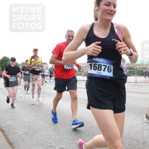 29.06.2025 - hella hamburg halbmarathon Lena Gebhardt http://msf.ph/oto/8342173 29.06.2025 10:38:17 Lombardsbrücke 16360, 15355, 1196, 7552, 16876, 1196, 1394, 1457, 1578, 1596, 1721, 1742, 1791, 1799, 1901, 1966, 1985, 2113, 2151, 2498, 2786, 3010, 3094, 3095, 3216, 3242, 3246, 3286, 3338, 3635, 3636, 3716, 3777, 3841, 3880, 4139, 4155, 4159, 4414, 4883, 4921, 5085, 5089, 5139, 5155, 5300, 5617, 5684, 5713, 5735, 6199, 6200, 6362, 6697, 6751, 6930, 7117, 7118, 7165, 7244, 7371, 7552, 7561, 7629, 7692, 7696, 7868, 7914, 8985, 10836, 11087, 11543 meine-sportfotos.de