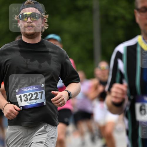 29.06.2025 - hella hamburg halbmarathon Dr. Thomas Lammeyer http://msf.ph/oto/8342184 29.06.2025 10:40:21 Kennedybrücke 1036, 1102, 1183, 1284, 1336, 1717, 2352, 2588, 3243, 3741, 3990, 4902, 4937, 5012, 5240, 5246, 5531, 6021, 6381, 6845, 6896, 7111, 7275, 7927, 8356, 8947, 9295, 10047, 10119, 10336, 10341, 10567, 11010, 11187, 11198 meine-sportfotos.de