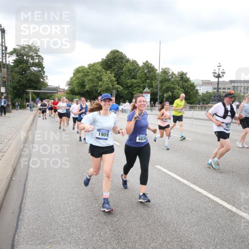 29.06.2025 - hella hamburg halbmarathon Jannik Wohlers http://msf.ph/oto/8342297 29.06.2025 10:55:45 Lombardsbrücke 1738, 1909, 2095, 2793, 3257, 3268, 4083, 4354, 4473, 4836, 5306, 5580, 5994, 6494, 6968, 7025, 7028, 7516, 7616, 8005, 8305, 8517, 9435, 9606, 9838, 10640, 10740, 10784, 10987, 11298, 11862, 11863, 12267, 12295, 12296, 12551, 13055, 13395, 13405, 13627, 13965, 14142, 14221, 14280, 14281, 15103, 15173, 15199, 15272, 15696, 15699, 16413, 16655, 16960, 17398, 17649, 17673, 18329, 18349, 19228 meine-sportfotos.de