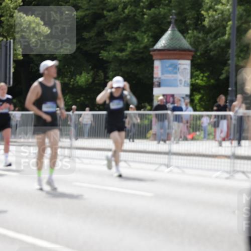 29.06.2025 - hella hamburg halbmarathon Jannik Wohlers http://msf.ph/oto/8342315 29.06.2025 10:42:21 Lombardsbrücke 1656, 1964, 1994, 2401, 2509, 2538, 2940, 2941, 3283, 3378, 3874, 4092, 4105, 4334, 4385, 4778, 5417, 6120, 6764, 7513, 8161, 8529, 10008, 10454, 10697, 11142, 11710, 12151, 12441, 13070, 13241, 13776, 14084, 14126, 14170, 14422, 14556, 14694, 15168, 15190, 15219, 15221, 15820, 15977, 16612, 16892 meine-sportfotos.de