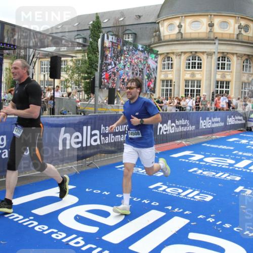 29.06.2025 - hella hamburg halbmarathon Michael Strokosch http://msf.ph/oto/8342331 29.06.2025 10:51:37 Ziel 1335, 5008, 7943, 10691, 13327, 13403, 19007 meine-sportfotos.de