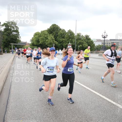 29.06.2025 - hella hamburg halbmarathon Jannik Wohlers http://msf.ph/oto/8342352 29.06.2025 10:55:45 Lombardsbrücke 1738, 1909, 2095, 2793, 3257, 3268, 4083, 4354, 4473, 4836, 5306, 5580, 5994, 6494, 6968, 7025, 7028, 7516, 7616, 8005, 8305, 8517, 9435, 9606, 9838, 10640, 10740, 10784, 10987, 11298, 11862, 11863, 12267, 12295, 12296, 12551, 13055, 13395, 13405, 13627, 13965, 14142, 14221, 14280, 14281, 15103, 15173, 15199, 15272, 15696, 15699, 16413, 16655, 16960, 17398, 17649, 17673, 18329, 18349, 19228 meine-sportfotos.de