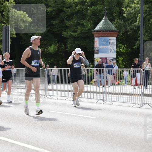 29.06.2025 - hella hamburg halbmarathon Jannik Wohlers http://msf.ph/oto/8342367 29.06.2025 10:42:21 Lombardsbrücke 1656, 1964, 1994, 2401, 2509, 2538, 2940, 2941, 3283, 3378, 3874, 4092, 4105, 4334, 4385, 4778, 5417, 6120, 6764, 7513, 8161, 8529, 10008, 10454, 10697, 11142, 11710, 12151, 12441, 13070, 13241, 13776, 14084, 14126, 14170, 14422, 14556, 14694, 15168, 15190, 15219, 15221, 15820, 15977, 16612, 16892 meine-sportfotos.de