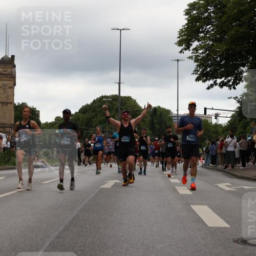 29.06.2025 - hella hamburg halbmarathon Yannick Fuchs http://msf.ph/oto/8342373 29.06.2025 10:52:15 20KM 1319, 1595, 1833, 2250, 2488, 2619, 2656, 2840, 2996, 3251, 3859, 4319, 4502, 4550, 4708, 4767, 5277, 5341, 5675, 5926, 6104, 6138, 6147, 6592, 7082, 7189, 7856, 8089, 8322, 8585, 9230, 9316, 10020, 10319, 10518, 10703, 10788, 11394, 11605, 11645, 11846, 12378, 12495, 12585, 12734, 12879, 13287, 13512, 13694, 13816, 13880, 14266, 14673, 15197, 15434, 15527, 16189, 16531, 17405, 17531, 17827, 18180, 18492, 18587, 18727, 18985 meine-sportfotos.de