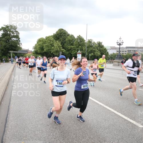 29.06.2025 - hella hamburg halbmarathon Jannik Wohlers http://msf.ph/oto/8342397 29.06.2025 10:55:45 Lombardsbrücke 1738, 1909, 2095, 2793, 3257, 3268, 4083, 4354, 4473, 4836, 5306, 5580, 5994, 6494, 6968, 7025, 7028, 7516, 7616, 8005, 8305, 8517, 9435, 9606, 9838, 10640, 10740, 10784, 10987, 11298, 11862, 11863, 12267, 12295, 12296, 12551, 13055, 13395, 13405, 13627, 13965, 14142, 14221, 14280, 14281, 15103, 15173, 15199, 15272, 15696, 15699, 16413, 16655, 16960, 17398, 17649, 17673, 18329, 18349, 19228 meine-sportfotos.de