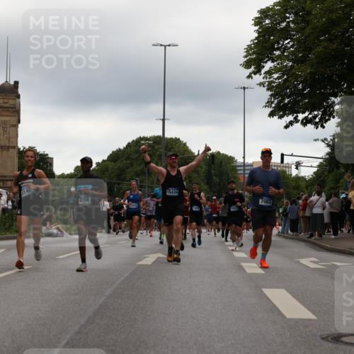29.06.2025 - hella hamburg halbmarathon Yannick Fuchs http://msf.ph/oto/8342422 29.06.2025 10:52:15 20KM 1319, 1595, 1833, 2250, 2488, 2619, 2656, 2840, 2996, 3251, 3859, 4319, 4502, 4550, 4708, 4767, 5277, 5341, 5675, 5926, 6104, 6138, 6147, 6592, 7082, 7189, 7856, 8089, 8322, 8585, 9230, 9316, 10020, 10319, 10518, 10703, 10788, 11394, 11605, 11645, 11846, 12378, 12495, 12585, 12734, 12879, 13287, 13512, 13694, 13816, 13880, 14266, 14673, 15197, 15434, 15527, 16189, 16531, 17405, 17531, 17827, 18180, 18492, 18587, 18727, 18985 meine-sportfotos.de