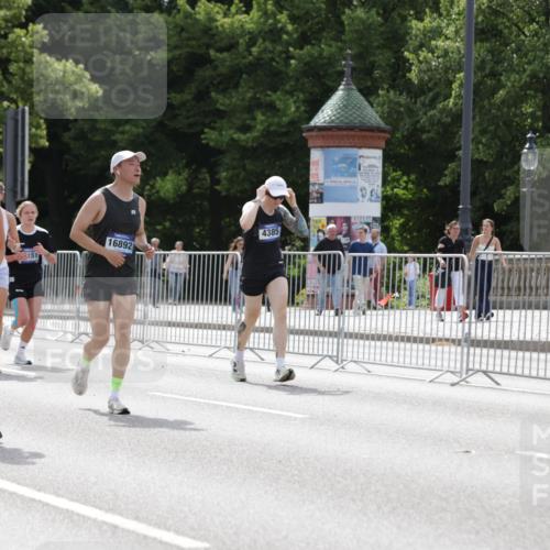 29.06.2025 - hella hamburg halbmarathon Jannik Wohlers http://msf.ph/oto/8342435 29.06.2025 10:42:21 Lombardsbrücke 1656, 1964, 1994, 2401, 2509, 2538, 2940, 2941, 3283, 3378, 3874, 4092, 4105, 4334, 4385, 4778, 5417, 6120, 6764, 7513, 8161, 8529, 10008, 10454, 10697, 11142, 11710, 12151, 12441, 13070, 13241, 13776, 14084, 14126, 14170, 14422, 14556, 14694, 15168, 15190, 15219, 15221, 15820, 15977, 16612, 16892 meine-sportfotos.de