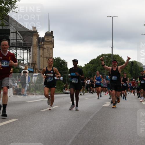 29.06.2025 - hella hamburg halbmarathon Yannick Fuchs http://msf.ph/oto/8342484 29.06.2025 10:52:16 20KM 1319, 1595, 1833, 2159, 2250, 2488, 2619, 2656, 2840, 2996, 3251, 3859, 4319, 4502, 4550, 4708, 4767, 5277, 5341, 5675, 5926, 6104, 6138, 6147, 6592, 7082, 7189, 7856, 8089, 8322, 8585, 9230, 9316, 10020, 10268, 10319, 10518, 10703, 10788, 11394, 11605, 11645, 11846, 12378, 12495, 12585, 12734, 12879, 13287, 13512, 13654, 13694, 13816, 13880, 14266, 14673, 15197, 15434, 15527, 16189, 16531, 17405, 17531, 17827, 18180, 18492, 18587, 18727, 18985 meine-sportfotos.de
