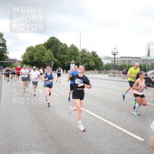 29.06.2025 - hella hamburg halbmarathon Jannik Wohlers http://msf.ph/oto/8342522 29.06.2025 10:55:46 Lombardsbrücke 1738, 1909, 2095, 2793, 3257, 3268, 4083, 4354, 4473, 4836, 5306, 5580, 5757, 5994, 6494, 6968, 7025, 7028, 7616, 8005, 8305, 8517, 9435, 9606, 9838, 9948, 9953, 10640, 10740, 10784, 10987, 11298, 11862, 11863, 12267, 12295, 12296, 12551, 13055, 13395, 13405, 13627, 13965, 14142, 14221, 14280, 14281, 15103, 15173, 15199, 15272, 15443, 15696, 15699, 16413, 16655, 16960, 17084, 17398, 17649, 17673, 18329, 18349, 19228 meine-sportfotos.de