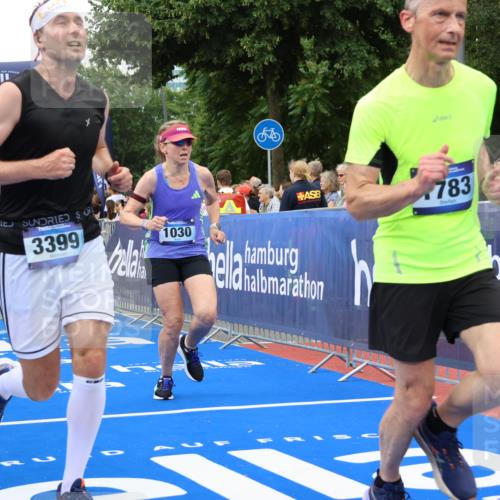 29.06.2025 - hella hamburg halbmarathon Strokosch-Dieckow http://msf.ph/oto/8342545 29.06.2025 10:53:34 Ziel 1030, 1061, 1098, 1499, 1502, 1783, 2058, 2070, 2630, 3399, 3819, 5399, 5866, 6628, 6762, 10549, 10895, 11068, 11588, 11589, 11604, 12632, 12909, 13865, 13912, 15061, 15113, 15441, 15497, 15856, 16092, 17482, 17710, 18143, 18450, 18612, 18666, 18715 meine-sportfotos.de