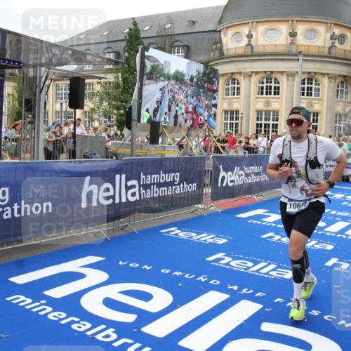 29.06.2025 - hella hamburg halbmarathon Michael Strokosch http://msf.ph/oto/8342553 29.06.2025 10:51:38 Ziel 1335, 5008, 10691, 13327, 13403, 14012, 19007, 19020 meine-sportfotos.de