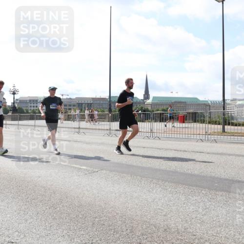 29.06.2025 - hella hamburg halbmarathon Lena Gebhardt http://msf.ph/oto/8342555 29.06.2025 10:00:44 Lombardsbrücke 3558, 511, 18459, 1019, 1180, 1526, 1544, 1568, 1583, 1611, 1681, 1726, 2027, 2086, 2236, 2346, 2426, 2474, 2606, 2652, 2730, 2982, 3042, 3059, 3141, 3177, 3319, 3400, 3740, 3794, 3861, 3983, 4419, 4579, 4594, 4616, 4708, 4767, 4813, 4940, 4945, 5033, 5418, 5643, 5728, 5870, 6082, 6084, 6138, 6147, 6220, 6260, 6443, 6470, 6531, 6714, 6757, 7658, 7757, 7759, 7761, 8255, 8326, 8478, 8632, 8923, 9124, 9553, 9555, 9577, 10074, 10271, 10599 meine-sportfotos.de