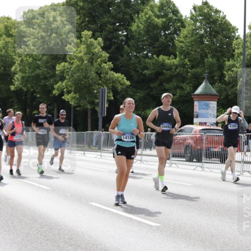29.06.2025 - hella hamburg halbmarathon Jannik Wohlers http://msf.ph/oto/8342571 29.06.2025 10:42:22 Lombardsbrücke 1656, 1964, 1994, 2401, 2509, 2940, 2941, 3283, 3378, 3874, 4092, 4105, 4334, 4385, 4778, 5417, 6120, 6764, 7513, 8161, 8529, 9378, 10008, 10454, 10697, 11142, 11710, 12151, 12441, 13070, 13241, 13776, 14126, 14170, 14422, 14556, 14694, 15168, 15190, 15219, 15221, 15820, 15977, 16279, 16612, 16892, 17037 meine-sportfotos.de