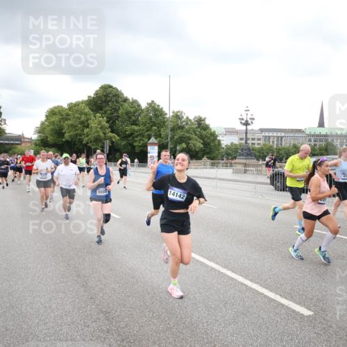 29.06.2025 - hella hamburg halbmarathon Jannik Wohlers http://msf.ph/oto/8342578 29.06.2025 10:55:46 Lombardsbrücke 1738, 1909, 2095, 2793, 3257, 3268, 4083, 4354, 4473, 4836, 5306, 5580, 5757, 5994, 6494, 6968, 7025, 7028, 7616, 8005, 8305, 8517, 9435, 9606, 9838, 9948, 9953, 10640, 10740, 10784, 10987, 11298, 11862, 11863, 12267, 12295, 12296, 12551, 13055, 13395, 13405, 13627, 13965, 14142, 14221, 14280, 14281, 15103, 15173, 15199, 15272, 15443, 15696, 15699, 16413, 16655, 16960, 17084, 17398, 17649, 17673, 18329, 18349, 19228 meine-sportfotos.de