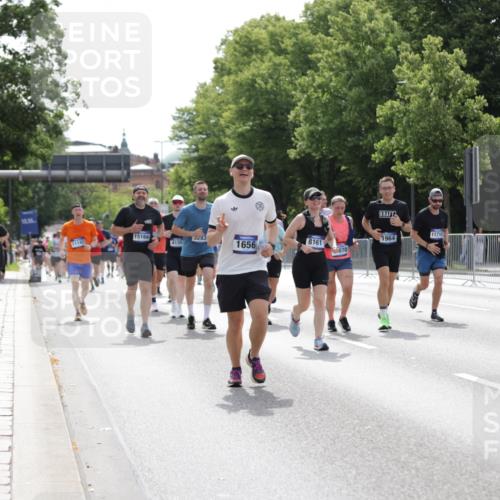 29.06.2025 - hella hamburg halbmarathon Jannik Wohlers http://msf.ph/oto/8342589 29.06.2025 10:42:23 Lombardsbrücke 1656, 1964, 2401, 2450, 2509, 2940, 2941, 3283, 3378, 4092, 4105, 4334, 4385, 5417, 6120, 6764, 7513, 8161, 8529, 9378, 10008, 10454, 10697, 11142, 11710, 12151, 12441, 13070, 13241, 13776, 14126, 14170, 14422, 14556, 14694, 15168, 15190, 15219, 15221, 15820, 16279, 16612, 16892, 17037 meine-sportfotos.de