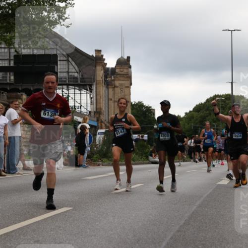 29.06.2025 - hella hamburg halbmarathon Yannick Fuchs http://msf.ph/oto/8342595 29.06.2025 10:52:16 20KM 1319, 1595, 1833, 2159, 2250, 2488, 2619, 2656, 2840, 2996, 3251, 3859, 4319, 4502, 4550, 4708, 4767, 5277, 5341, 5675, 5926, 6104, 6138, 6147, 6592, 7082, 7189, 7856, 8089, 8322, 8585, 9230, 9316, 10020, 10268, 10319, 10518, 10703, 10788, 11394, 11605, 11645, 11846, 12378, 12495, 12585, 12734, 12879, 13287, 13512, 13654, 13694, 13816, 13880, 14266, 14673, 15197, 15434, 15527, 16189, 16531, 17405, 17531, 17827, 18180, 18492, 18587, 18727, 18985 meine-sportfotos.de