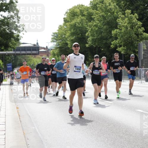 29.06.2025 - hella hamburg halbmarathon Jannik Wohlers http://msf.ph/oto/8342641 29.06.2025 10:42:23 Lombardsbrücke 1656, 1964, 2401, 2450, 2509, 2940, 2941, 3283, 3378, 4092, 4105, 4334, 4385, 5417, 6120, 6764, 7513, 8161, 8529, 9378, 10008, 10454, 10697, 11142, 11710, 12151, 12441, 13070, 13241, 13776, 14126, 14170, 14422, 14556, 14694, 15168, 15190, 15219, 15221, 15820, 16279, 16612, 16892, 17037 meine-sportfotos.de