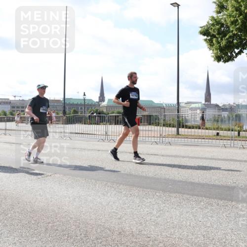 29.06.2025 - hella hamburg halbmarathon Lena Gebhardt http://msf.ph/oto/8342690 29.06.2025 10:00:44 Lombardsbrücke 1611, 18762, 1019, 1180, 1526, 1544, 1568, 1583, 1611, 1681, 1726, 2027, 2086, 2236, 2346, 2426, 2474, 2606, 2652, 2730, 2982, 3042, 3059, 3141, 3177, 3319, 3400, 3740, 3794, 3861, 3983, 4419, 4579, 4594, 4616, 4708, 4767, 4813, 4940, 4945, 5033, 5418, 5643, 5728, 5870, 6082, 6084, 6138, 6147, 6220, 6260, 6443, 6470, 6531, 6714, 6757, 7658, 7757, 7759, 7761, 8255, 8326, 8478, 8632, 8923, 9124, 9553, 9555, 9577, 10074, 10271, 10599 meine-sportfotos.de
