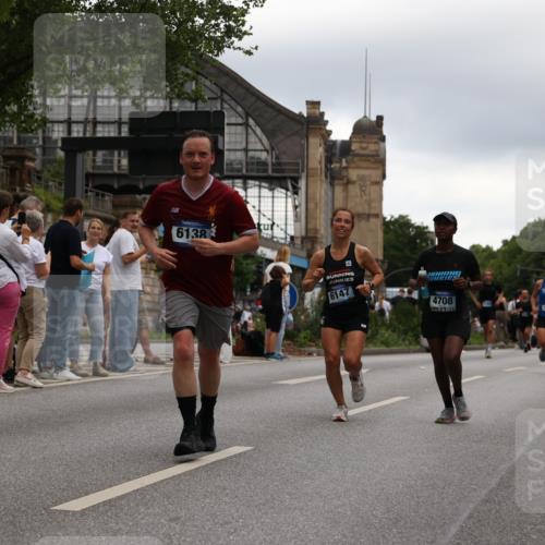 29.06.2025 - hella hamburg halbmarathon Yannick Fuchs http://msf.ph/oto/8342700 29.06.2025 10:52:16 20KM 1319, 1595, 1833, 2159, 2250, 2488, 2619, 2656, 2840, 2996, 3251, 3859, 4319, 4502, 4550, 4708, 4767, 5277, 5341, 5675, 5926, 6104, 6138, 6147, 6592, 7082, 7189, 7856, 8089, 8322, 8585, 9230, 9316, 10020, 10268, 10319, 10518, 10703, 10788, 11394, 11605, 11645, 11846, 12378, 12495, 12585, 12734, 12879, 13287, 13512, 13654, 13694, 13816, 13880, 14266, 14673, 15197, 15434, 15527, 16189, 16531, 17405, 17531, 17827, 18180, 18492, 18587, 18727, 18985 meine-sportfotos.de