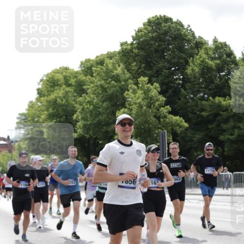 29.06.2025 - hella hamburg halbmarathon Jannik Wohlers http://msf.ph/oto/8342708 29.06.2025 10:42:25 Lombardsbrücke 1656, 1964, 2401, 2450, 2509, 2940, 2941, 3283, 3378, 3764, 4092, 4105, 4334, 4385, 5417, 6120, 6764, 7513, 8161, 9378, 10008, 10454, 10697, 11142, 11710, 12151, 12441, 13049, 13070, 13241, 13776, 14126, 14422, 14694, 15168, 15190, 15820, 16279, 16612, 16892, 17037 meine-sportfotos.de