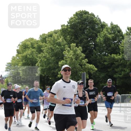 29.06.2025 - hella hamburg halbmarathon Jannik Wohlers http://msf.ph/oto/8342715 29.06.2025 10:42:25 Lombardsbrücke 1656, 1964, 2401, 2450, 2509, 2940, 2941, 3283, 3378, 3764, 4092, 4105, 4334, 4385, 5417, 6120, 6764, 7513, 8161, 9378, 10008, 10454, 10697, 11142, 11710, 12151, 12441, 13049, 13070, 13241, 13776, 14126, 14422, 14694, 15168, 15190, 15820, 16279, 16612, 16892, 17037 meine-sportfotos.de
