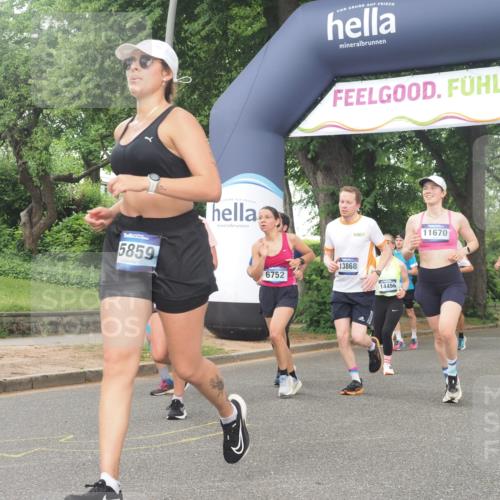 29.06.2025 - hella hamburg halbmarathon KatJ http://msf.ph/oto/8342762 29.06.2025 10:48:56 Zwischen KM18-KM19 1674, 4095, 6674, 6752, 8045, 8478 meine-sportfotos.de