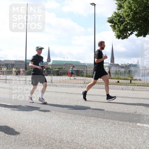 29.06.2025 - hella hamburg halbmarathon Lena Gebhardt http://msf.ph/oto/8342802 29.06.2025 10:00:45 Lombardsbrücke 1845, 1611, 1019, 1180, 1526, 1544, 1568, 1583, 1611, 1681, 1726, 2027, 2086, 2236, 2346, 2426, 2474, 2606, 2652, 2730, 2982, 3042, 3059, 3141, 3177, 3319, 3400, 3625, 3740, 3794, 3861, 3983, 4238, 4419, 4579, 4594, 4616, 4708, 4767, 4813, 4940, 4945, 5033, 5418, 5643, 5728, 5870, 6082, 6084, 6138, 6147, 6220, 6260, 6443, 6470, 6531, 6714, 6757, 7658, 7757, 7759, 7761, 8255, 8326, 8478, 8632, 8923, 9124, 9553, 9555, 9577, 10074, 10271, 10599 meine-sportfotos.de