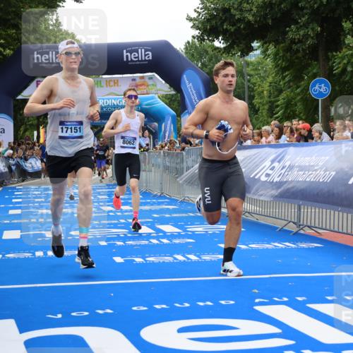 29.06.2025 - hella hamburg halbmarathon Strokosch-Dieckow http://msf.ph/oto/8342806 29.06.2025 10:32:44 Ziel 1990, 6358, 7965, 8062, 12987, 13686, 13961, 14028, 15054, 16425, 16619, 17117, 17151, 18687 meine-sportfotos.de