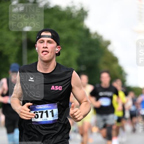 29.06.2025 - hella hamburg halbmarathon Dr. Thomas Lammeyer http://msf.ph/oto/8342815 29.06.2025 09:56:00 Kennedybrücke 1057, 1139, 1169, 1220, 1512, 1604, 3305, 3618, 4565, 4871, 4915, 5007, 5011, 5231, 5336, 6373, 6711, 7185, 7432, 7710, 7961, 8564, 8852, 9444, 10099, 10251, 10493, 10691, 10741, 11062 meine-sportfotos.de
