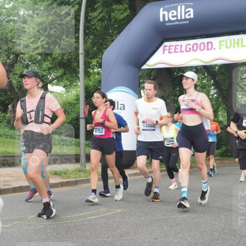 29.06.2025 - hella hamburg halbmarathon KatJ http://msf.ph/oto/8342835 29.06.2025 10:48:57 Zwischen KM18-KM19 1674, 4095, 6674, 6752, 8045, 8478 meine-sportfotos.de