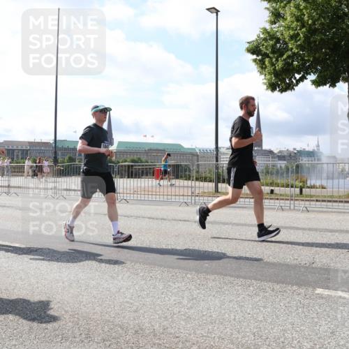 29.06.2025 - hella hamburg halbmarathon Lena Gebhardt http://msf.ph/oto/8342837 29.06.2025 10:00:45 Lombardsbrücke 1611, 1019, 1180, 1526, 1544, 1568, 1583, 1611, 1681, 1726, 2027, 2086, 2236, 2346, 2426, 2474, 2606, 2652, 2730, 2982, 3042, 3059, 3141, 3177, 3319, 3400, 3625, 3740, 3794, 3861, 3983, 4238, 4419, 4579, 4594, 4616, 4708, 4767, 4813, 4940, 4945, 5033, 5418, 5643, 5728, 5870, 6082, 6084, 6138, 6147, 6220, 6260, 6443, 6470, 6531, 6714, 6757, 7658, 7757, 7759, 7761, 8255, 8326, 8478, 8632, 8923, 9124, 9553, 9555, 9577, 10074, 10271, 10599 meine-sportfotos.de