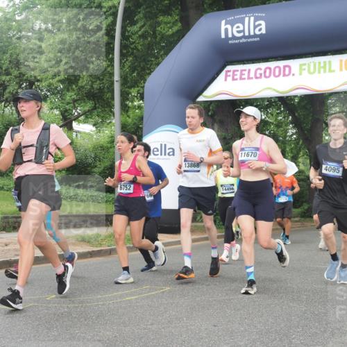 29.06.2025 - hella hamburg halbmarathon KatJ http://msf.ph/oto/8342856 29.06.2025 10:48:57 Zwischen KM18-KM19 1674, 4095, 6674, 6752, 8045, 8478 meine-sportfotos.de
