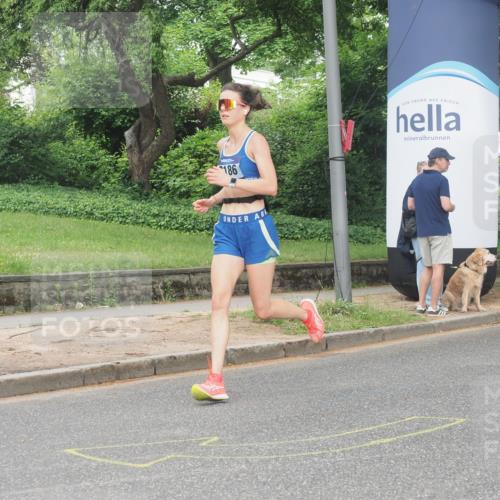 29.06.2025 - hella hamburg halbmarathon KatJ http://msf.ph/oto/8342877 29.06.2025 10:19:37 Zwischen KM18-KM19 3189, 5308, 7186 meine-sportfotos.de