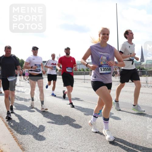 29.06.2025 - hella hamburg halbmarathon Lena Gebhardt http://msf.ph/oto/8342940 29.06.2025 10:00:45 Lombardsbrücke 577, 11523, 18508, 13558, 1019, 1180, 1526, 1544, 1568, 1583, 1611, 1681, 1726, 2027, 2086, 2236, 2346, 2426, 2474, 2606, 2652, 2730, 2982, 3042, 3059, 3141, 3177, 3319, 3400, 3625, 3740, 3794, 3861, 3983, 4238, 4419, 4579, 4594, 4616, 4708, 4767, 4813, 4940, 4945, 5033, 5418, 5643, 5728, 5870, 6082, 6084, 6138, 6147, 6220, 6260, 6443, 6470, 6531, 6714, 6757, 7658, 7757, 7759, 7761, 8255, 8326, 8478, 8632, 8923, 9124, 9553, 9555, 9577, 10074, 10271, 10599 meine-sportfotos.de