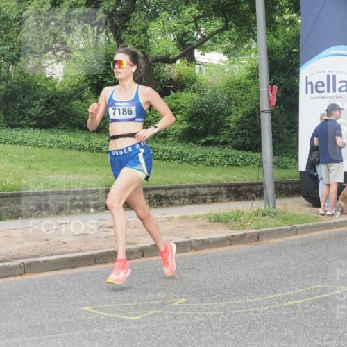 29.06.2025 - hella hamburg halbmarathon KatJ http://msf.ph/oto/8342941 29.06.2025 10:19:37 Zwischen KM18-KM19 3189, 5308, 7186 meine-sportfotos.de