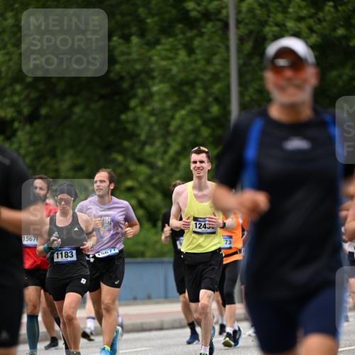 29.06.2025 - hella hamburg halbmarathon Dr. Thomas Lammeyer http://msf.ph/oto/8342945 29.06.2025 10:40:25 Kennedybrücke 1036, 1102, 1183, 1284, 1717, 2352, 2588, 3243, 3741, 3990, 4902, 4937, 5012, 5240, 5246, 5531, 5919, 6021, 6381, 6845, 6896, 7111, 7275, 7927, 8356, 9229, 9295, 9694, 9701, 10047, 10119, 10336, 10341, 10567, 11010 meine-sportfotos.de