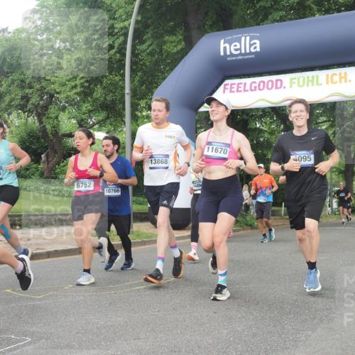 29.06.2025 - hella hamburg halbmarathon KatJ http://msf.ph/oto/8342946 29.06.2025 10:48:57 Zwischen KM18-KM19 1674, 4095, 6674, 6752, 8045, 8478 meine-sportfotos.de