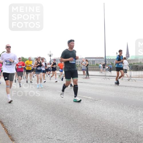29.06.2025 - hella hamburg halbmarathon Lena Gebhardt http://msf.ph/oto/8342947 29.06.2025 10:38:19 Lombardsbrücke 742, 3716, 18744, 14163, 1355, 15417, 1196, 1394, 1457, 1578, 1596, 1721, 1742, 1791, 1799, 1901, 1966, 1985, 2113, 2151, 2498, 2576, 2660, 2786, 3010, 3094, 3095, 3216, 3242, 3286, 3338, 3635, 3636, 3716, 3777, 3841, 3880, 4139, 4155, 4159, 4414, 4883, 4921, 5085, 5089, 5155, 5300, 5617, 5684, 5713, 5735, 6199, 6200, 6362, 6697, 6751, 6930, 7117, 7118, 7148, 7165, 7244, 7371, 7552, 7561, 7629, 7692, 7696, 7868, 7914, 8985, 10836, 11543 meine-sportfotos.de