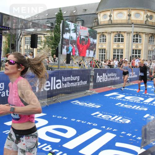 29.06.2025 - hella hamburg halbmarathon Michael Strokosch http://msf.ph/oto/8342961 29.06.2025 10:51:44 Ziel 5008, 6286, 13327, 14012, 14458, 15496, 15831, 15899, 19007, 19020 meine-sportfotos.de