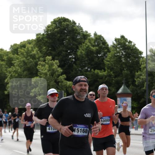 29.06.2025 - hella hamburg halbmarathon Jannik Wohlers http://msf.ph/oto/8342967 29.06.2025 10:42:29 Lombardsbrücke 1656, 1964, 2401, 2450, 2509, 3283, 3378, 3764, 4092, 4105, 4385, 5067, 5967, 8161, 8795, 8991, 9304, 9378, 10008, 10180, 10697, 11142, 11710, 12151, 12441, 13049, 13070, 13417, 14126, 14422, 14694, 15168, 15190, 15820, 16279, 16892, 17037, 17609, 18540 meine-sportfotos.de