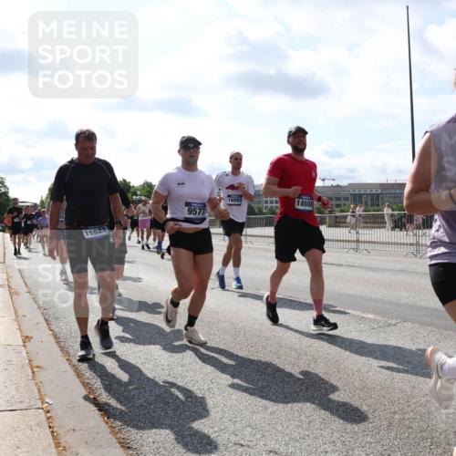 29.06.2025 - hella hamburg halbmarathon Lena Gebhardt http://msf.ph/oto/8343004 29.06.2025 10:00:45 Lombardsbrücke 11523, 16093, 18508, 9577, 13558, 1019, 1180, 1526, 1544, 1568, 1583, 1611, 1681, 1726, 2027, 2086, 2236, 2346, 2426, 2474, 2606, 2652, 2730, 2982, 3042, 3059, 3141, 3177, 3319, 3400, 3625, 3740, 3794, 3861, 3983, 4238, 4419, 4579, 4594, 4616, 4708, 4767, 4813, 4940, 4945, 5033, 5418, 5643, 5728, 5870, 6082, 6084, 6138, 6147, 6220, 6260, 6443, 6470, 6531, 6714, 6757, 7658, 7757, 7759, 7761, 8255, 8326, 8478, 8632, 8923, 9124, 9553, 9555, 9577, 10074, 10271, 10599 meine-sportfotos.de