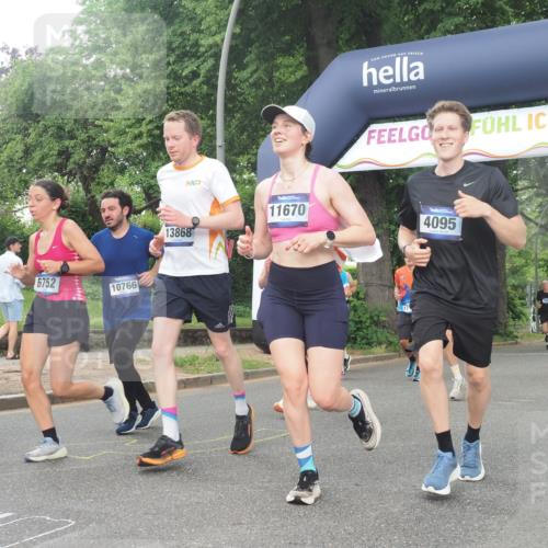 29.06.2025 - hella hamburg halbmarathon KatJ http://msf.ph/oto/8343036 29.06.2025 10:48:57 Zwischen KM18-KM19 1674, 4095, 6674, 6752, 8045, 8478 meine-sportfotos.de