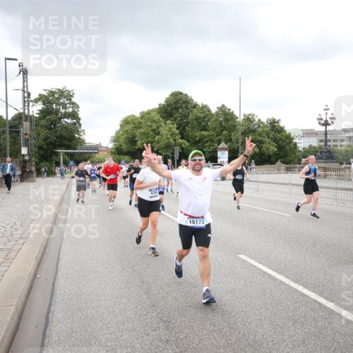29.06.2025 - hella hamburg halbmarathon Jannik Wohlers http://msf.ph/oto/8343039 29.06.2025 10:55:48 Lombardsbrücke 1113, 1738, 1909, 2095, 3257, 3268, 4083, 4354, 4473, 4836, 5306, 5580, 5693, 5757, 5994, 6494, 6968, 7025, 7028, 7616, 8005, 8305, 8517, 9435, 9606, 9838, 9948, 9953, 10640, 10740, 10784, 10987, 11298, 11862, 11863, 12267, 12295, 12296, 12551, 13055, 13395, 13405, 13965, 14142, 14280, 14281, 15103, 15173, 15272, 15443, 15696, 15699, 16655, 16960, 17084, 17398, 17649, 17673, 18349, 18798, 19228 meine-sportfotos.de