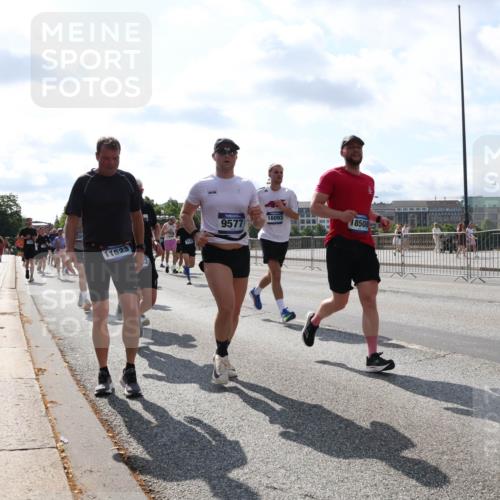 29.06.2025 - hella hamburg halbmarathon Lena Gebhardt http://msf.ph/oto/8343042 29.06.2025 10:00:46 Lombardsbrücke 9577, 11523, 16093, 8508, 13558, 1019, 1526, 1544, 1568, 1583, 1611, 1681, 1726, 2027, 2086, 2236, 2346, 2426, 2474, 2606, 2652, 2730, 2982, 3042, 3059, 3141, 3177, 3319, 3400, 3625, 3740, 3794, 3861, 3983, 4238, 4419, 4579, 4594, 4616, 4708, 4767, 4813, 4940, 4945, 5033, 5418, 5643, 5728, 5870, 6082, 6084, 6138, 6147, 6220, 6260, 6443, 6470, 6531, 6714, 6757, 7658, 7757, 7759, 7761, 8255, 8326, 8478, 8632, 8923, 9124, 9553, 9555, 9577, 10074, 10188, 10271, 10599 meine-sportfotos.de