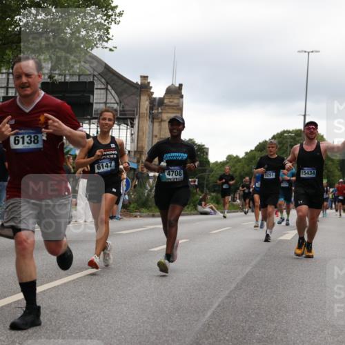 29.06.2025 - hella hamburg halbmarathon Yannick Fuchs http://msf.ph/oto/8343047 29.06.2025 10:52:17 20KM 1319, 1595, 1833, 2159, 2250, 2488, 2619, 2656, 2840, 2996, 3251, 3859, 4319, 4502, 4550, 4708, 4767, 5277, 5341, 5675, 5926, 6104, 6138, 6147, 6592, 7082, 7189, 7856, 8089, 8322, 8585, 9230, 9316, 10020, 10268, 10319, 10518, 10703, 10788, 11394, 11605, 11808, 11846, 12378, 12495, 12585, 12734, 12735, 12879, 13287, 13512, 13654, 13694, 13816, 13880, 14266, 14673, 15197, 15434, 15527, 16189, 16531, 17405, 17531, 17827, 18180, 18492, 18727, 18985 meine-sportfotos.de
