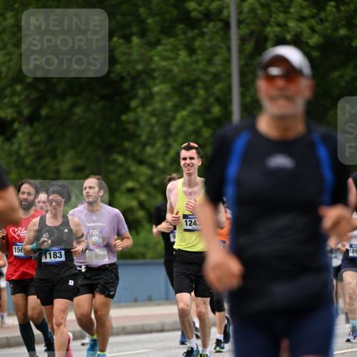 29.06.2025 - hella hamburg halbmarathon Dr. Thomas Lammeyer http://msf.ph/oto/8343097 29.06.2025 10:40:25 Kennedybrücke 1036, 1102, 1183, 1284, 1717, 2352, 2588, 3243, 3741, 3990, 4902, 4937, 5012, 5240, 5246, 5531, 5919, 6021, 6381, 6845, 6896, 7111, 7275, 7927, 8356, 9229, 9295, 9694, 9701, 10047, 10119, 10336, 10341, 10567, 11010 meine-sportfotos.de