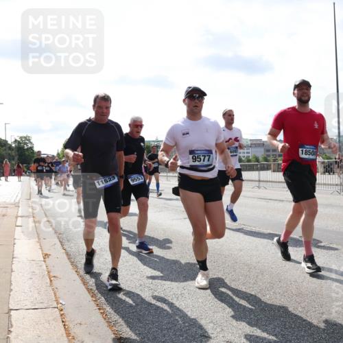 29.06.2025 - hella hamburg halbmarathon Lena Gebhardt http://msf.ph/oto/8343098 29.06.2025 10:00:46 Lombardsbrücke 11523, 9553, 9577, 6093, 18508, 1019, 1526, 1544, 1568, 1583, 1611, 1681, 1726, 2027, 2086, 2236, 2346, 2426, 2474, 2606, 2652, 2730, 2982, 3042, 3059, 3141, 3177, 3319, 3400, 3625, 3740, 3794, 3861, 3983, 4238, 4419, 4579, 4594, 4616, 4708, 4767, 4813, 4940, 4945, 5033, 5418, 5643, 5728, 5870, 6082, 6084, 6138, 6147, 6220, 6260, 6443, 6470, 6531, 6714, 6757, 7658, 7757, 7759, 7761, 8255, 8326, 8478, 8632, 8923, 9124, 9553, 9555, 9577, 10074, 10188, 10271, 10599 meine-sportfotos.de