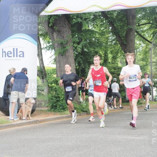 29.06.2025 - hella hamburg halbmarathon KatJ http://msf.ph/oto/8343107 29.06.2025 10:19:40 Zwischen KM18-KM19 7186 meine-sportfotos.de